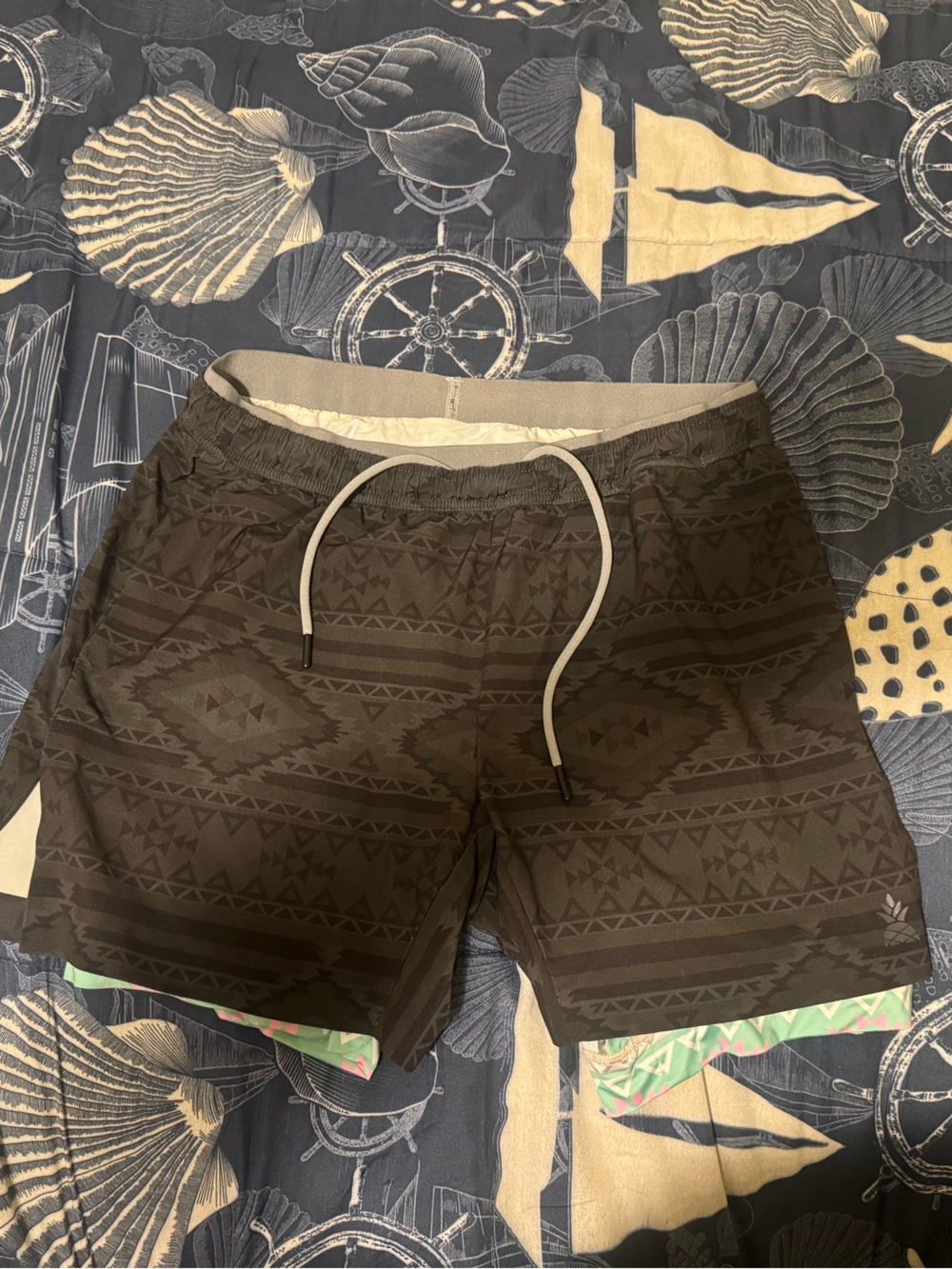 Chubbies Men’s Lined Performance Swim Trunks 5.5” Inseam Gray Aztec Print Medium